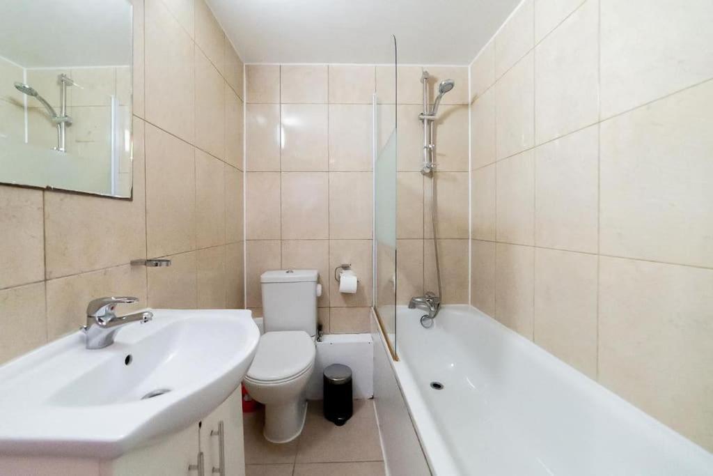 2 Bedroom Apartment London Exterior photo