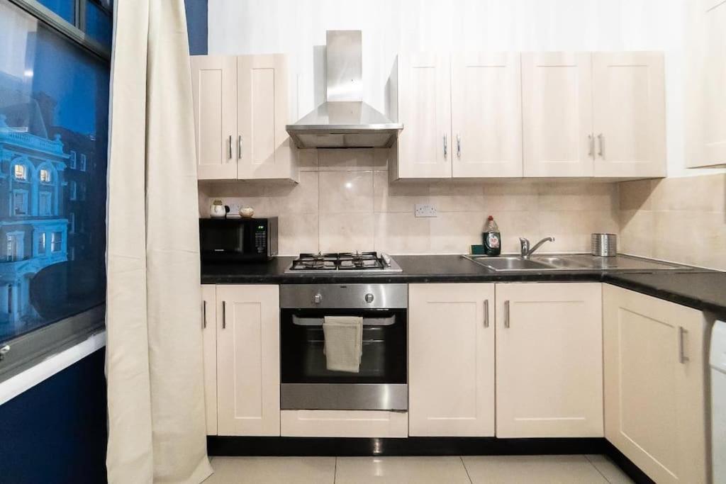 2 Bedroom Apartment London Exterior photo