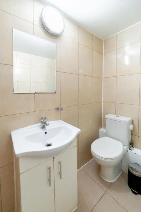 2 Bedroom Apartment London Exterior photo